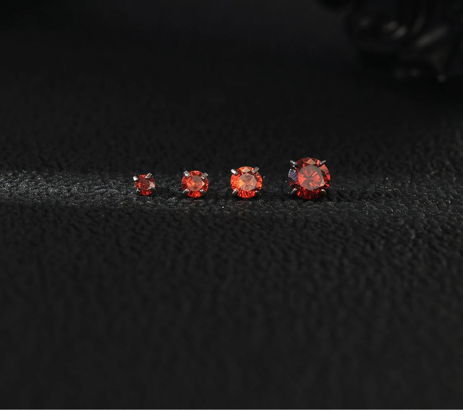 Titanium Labret, Medusa, Monroe Lip Stud 2-4MM (16/20g)